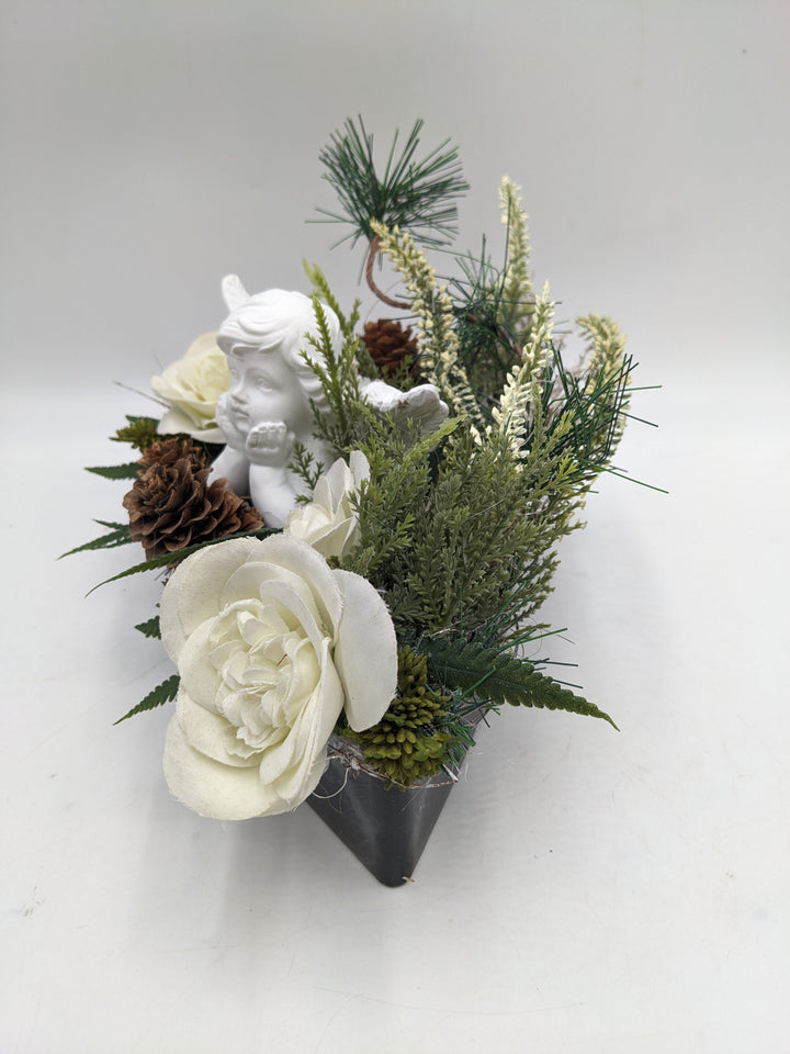 Trauergesteck Zapfen Engel Rose weiß