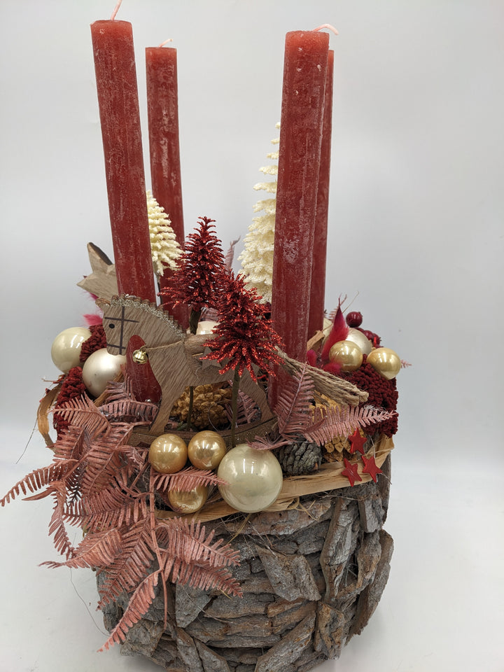 Adventsgesteck Kugel Stern Schaukelpferd weiß