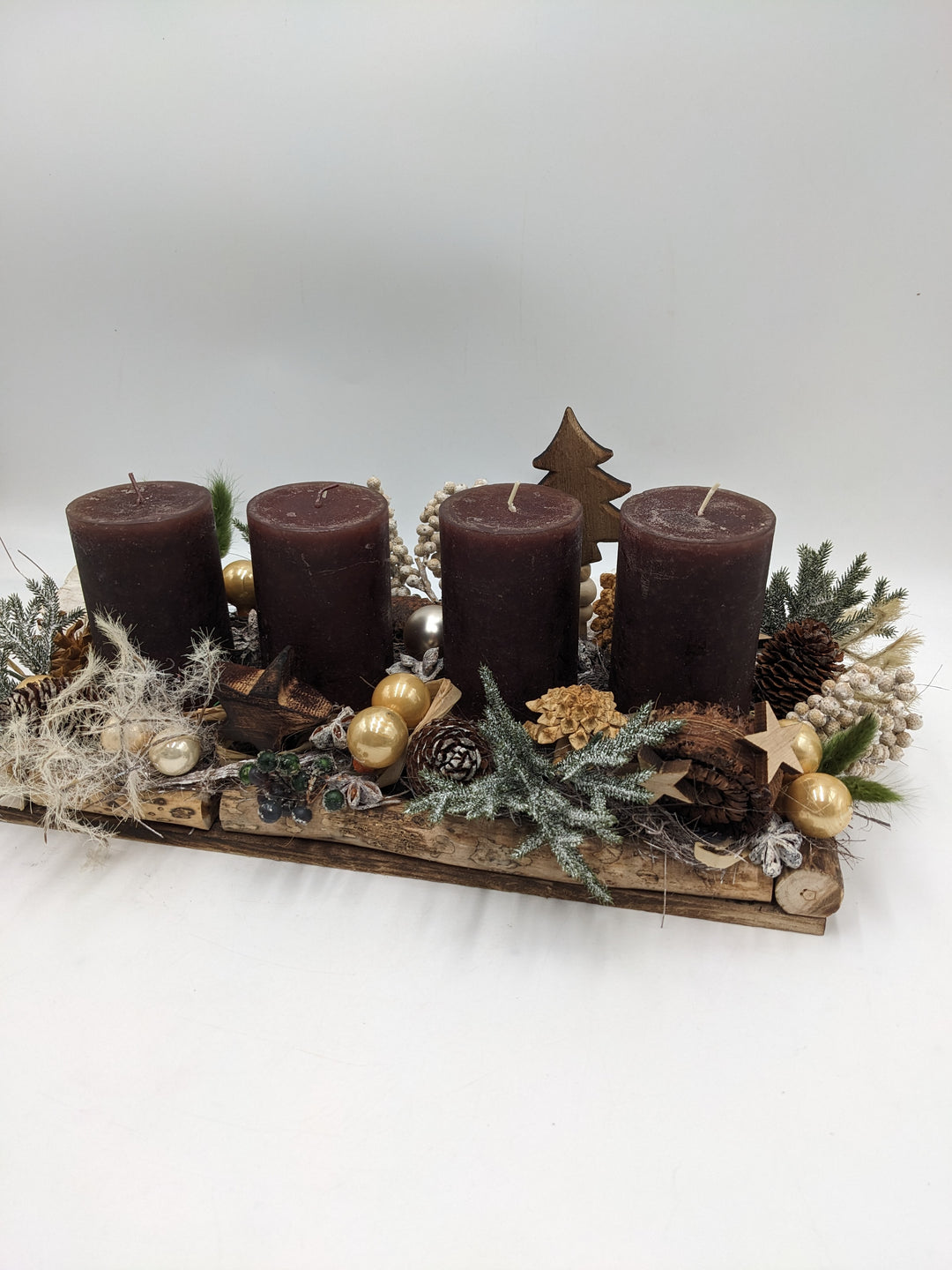 Adventsgesteck Kugel Zapfen Stern braun