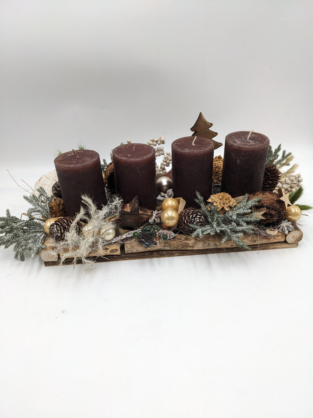 Adventsgesteck Kugel Zapfen Stern braun