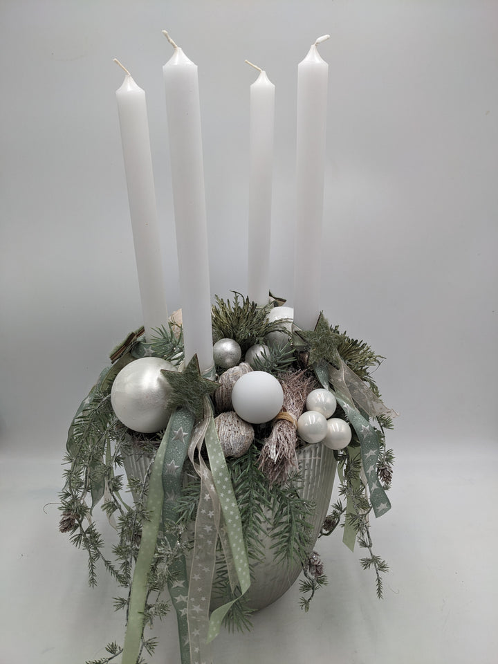 Adventsgesteck Schleife Kugel Stern silber