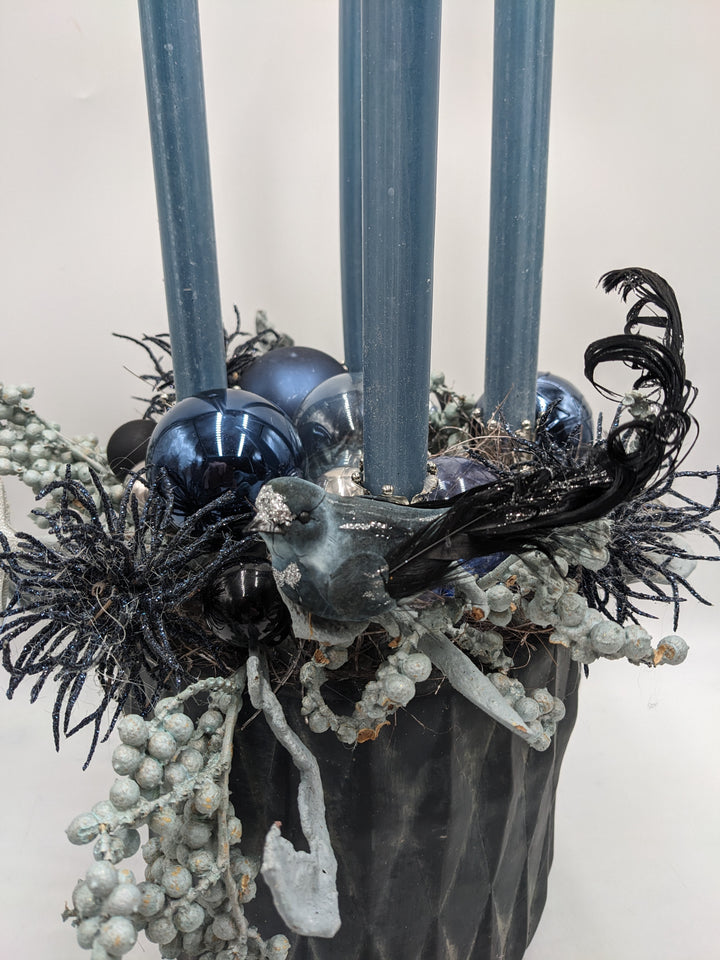 Adventsgesteck Kugel Vogel Spider blau