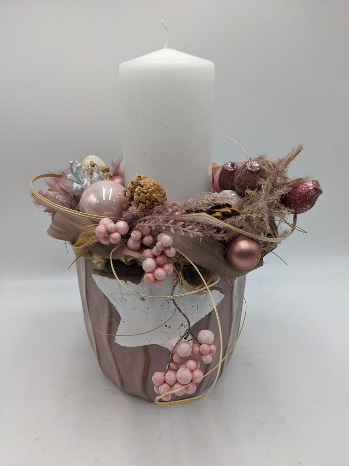 Weihnachtsgesteck Kugel Stern Zapfen rosa