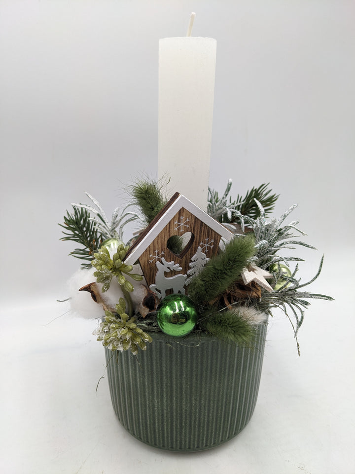 Weihnachtsgesteck Kugel Stern Haus grün