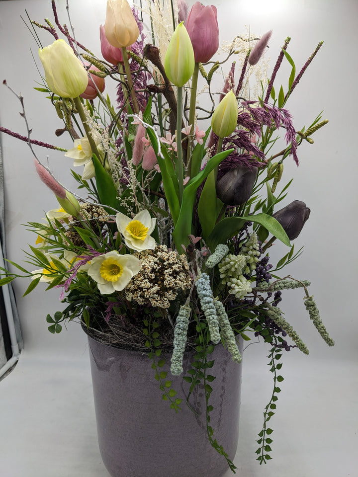 Frühlingsgesteck Tulpe Blüte flieder