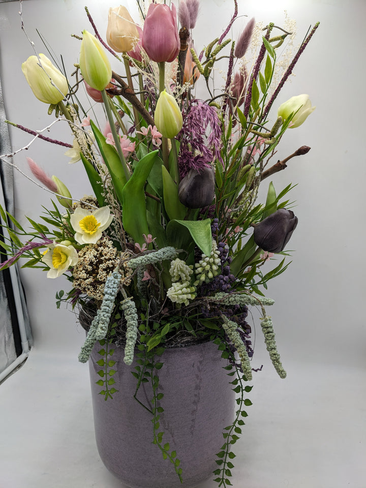 Frühlingsgesteck Tulpe Blüte flieder