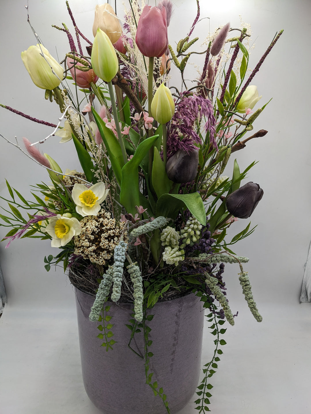 Frühlingsgesteck Tulpe Blüte flieder