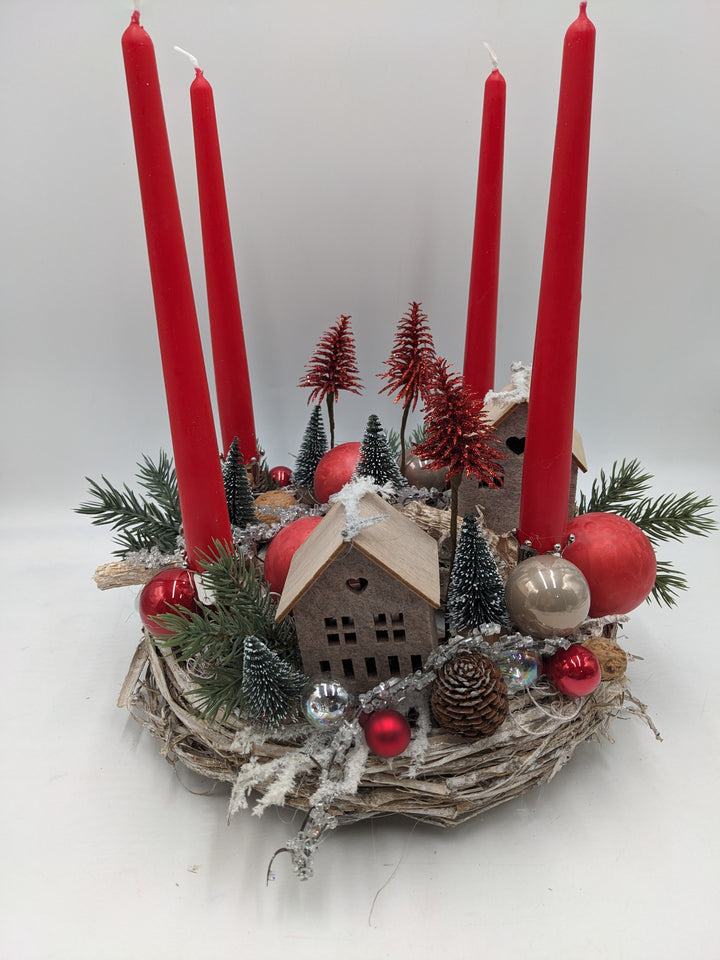 Adventsgesteck Kugel Tannenbäumchen Haus rot