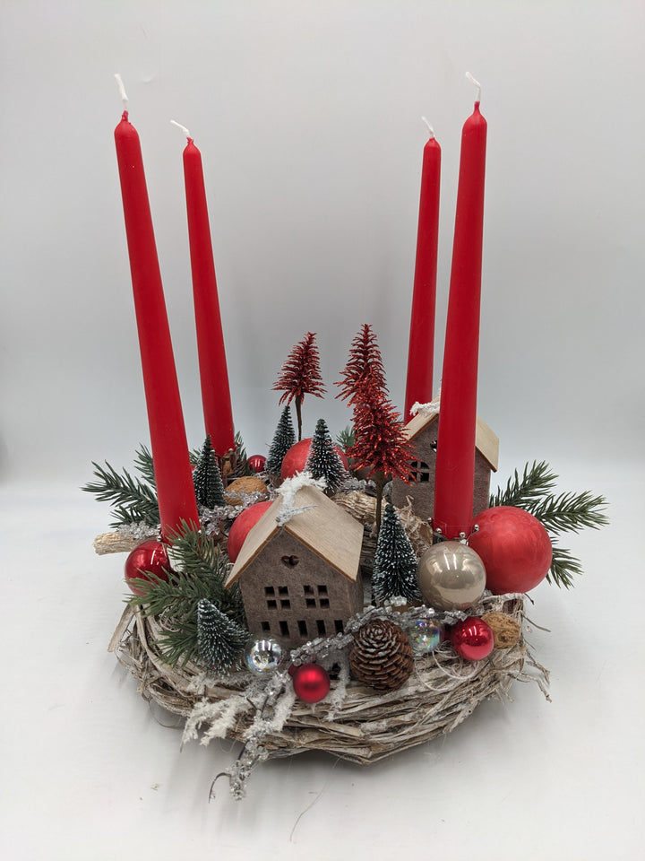 Adventsgesteck Kugel Tannenbäumchen Haus rot