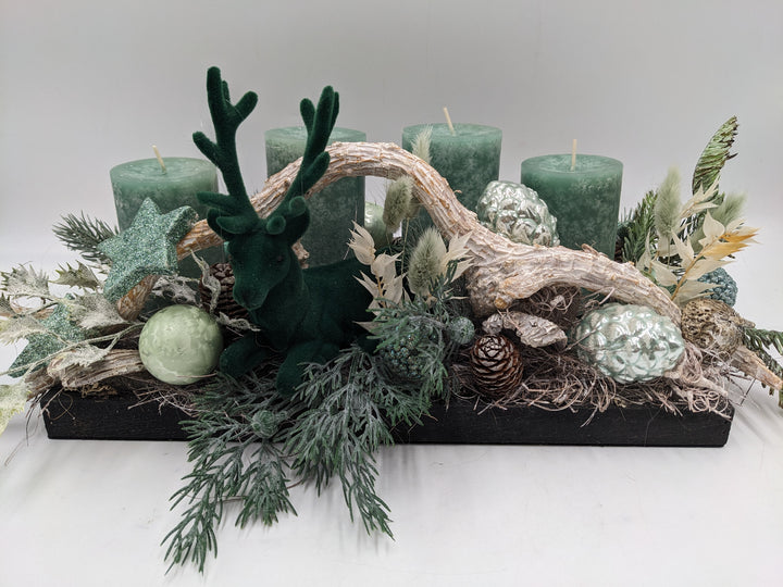 Adventsgesteck Kugel Stern Hirsch grün