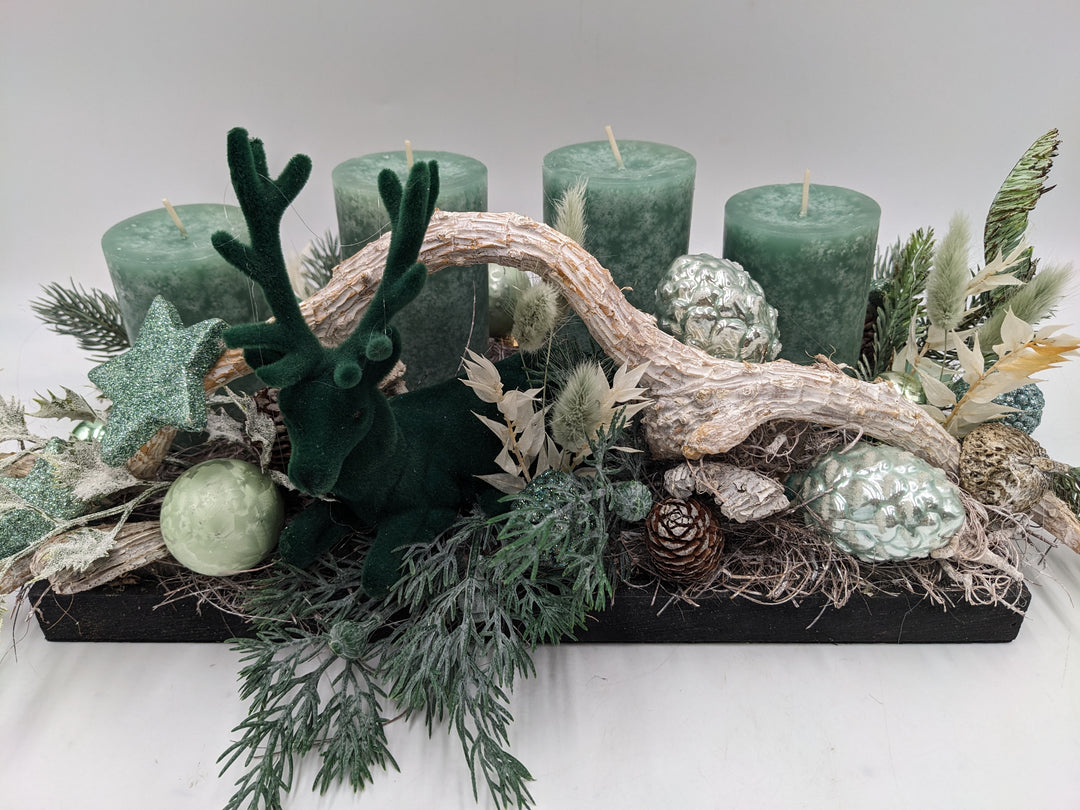 Adventsgesteck Kugel Stern Hirsch grün