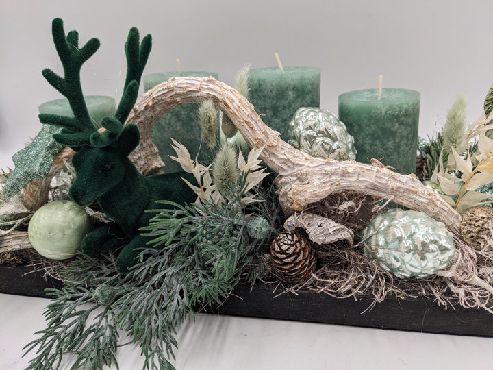 Adventsgesteck Kugel Stern Hirsch grün