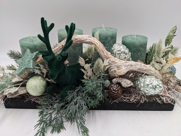 Adventsgesteck Kugel Stern Hirsch grün