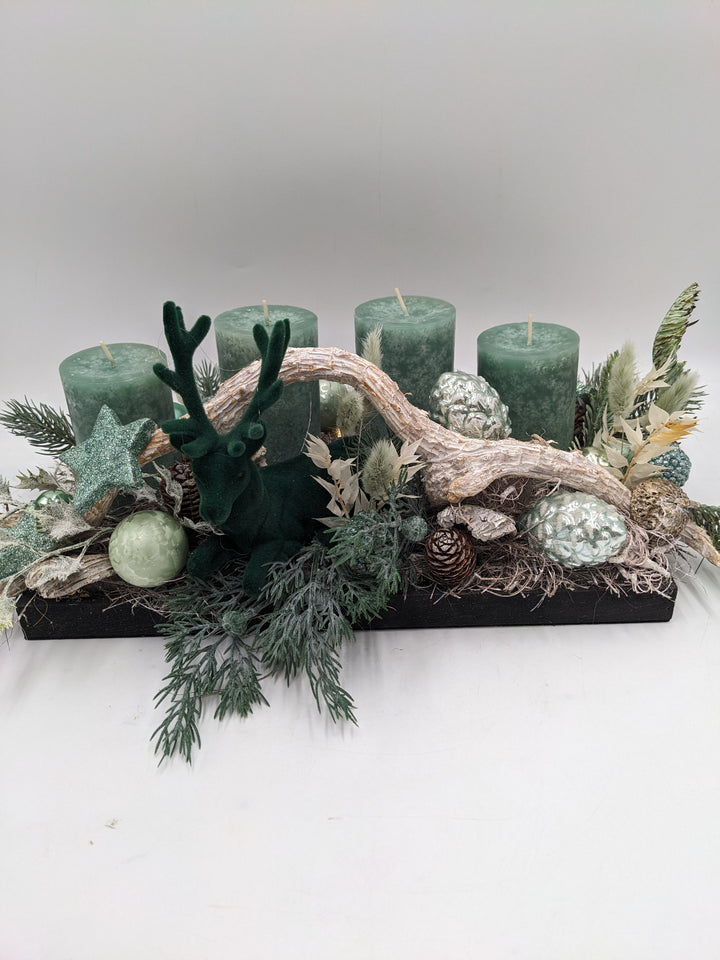 Adventsgesteck Kugel Stern Hirsch grün