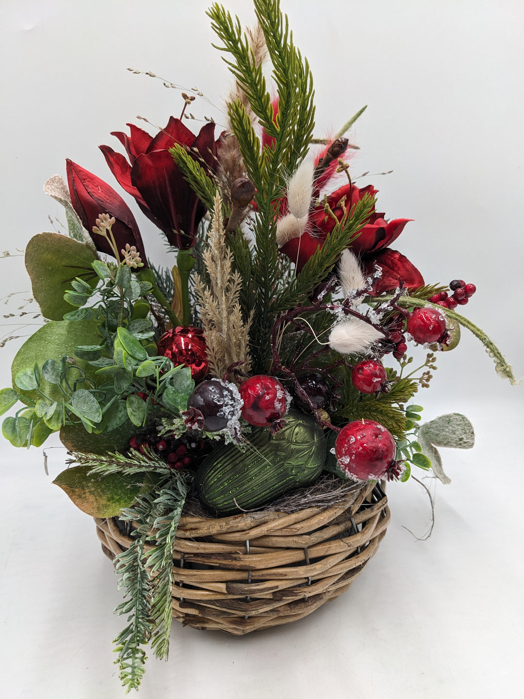 Wintergesteck Zapfen Amaryllis rot