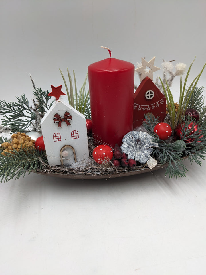 Wintergesteck Zapfen Haus rot