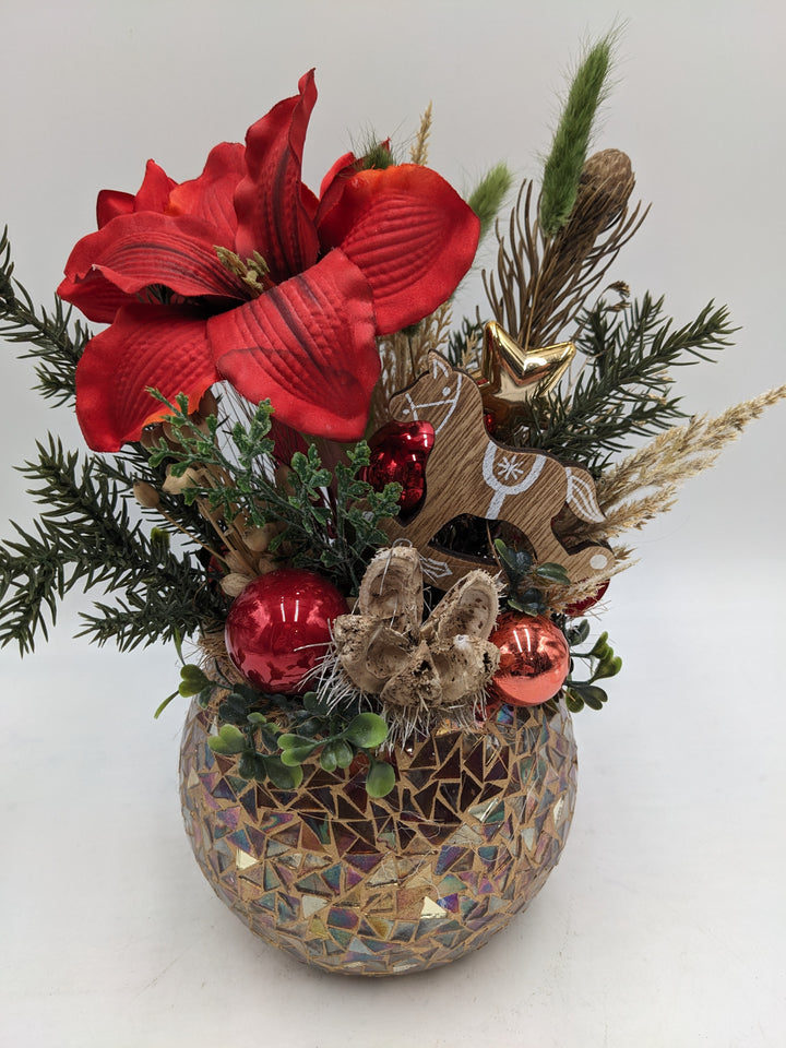 Weihnachtsgesteck Kugel Schaukelpferd Amaryllis rot