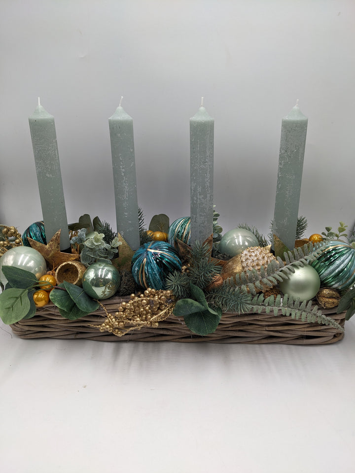 Wintergesteck Kerzen Kugeln Salbei gold türkis