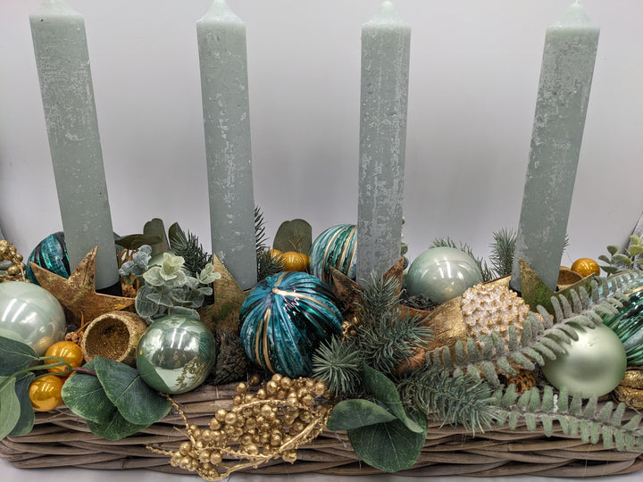 Wintergesteck Kerzen Kugeln Salbei gold türkis