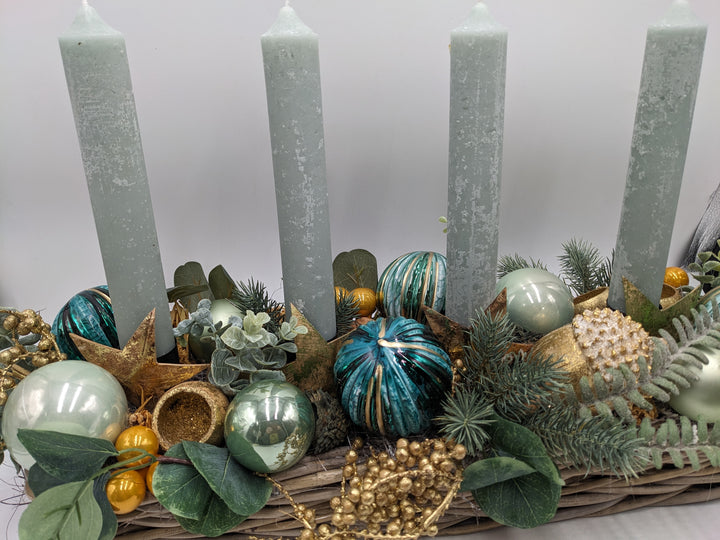Wintergesteck Kerzen Kugeln Salbei gold türkis