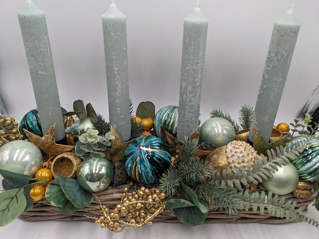 Wintergesteck Kerzen Kugeln Salbei gold türkis