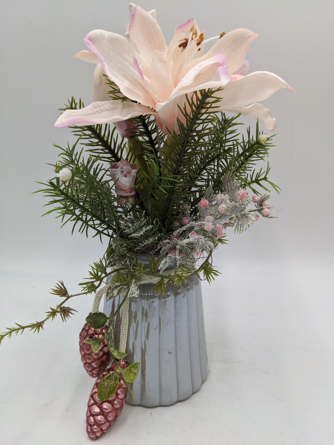 Wintergesteck Vase Amaryllis Zapfen rosa