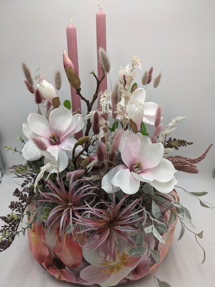 Frühlingsgesteck Magnolien Gräser rosa