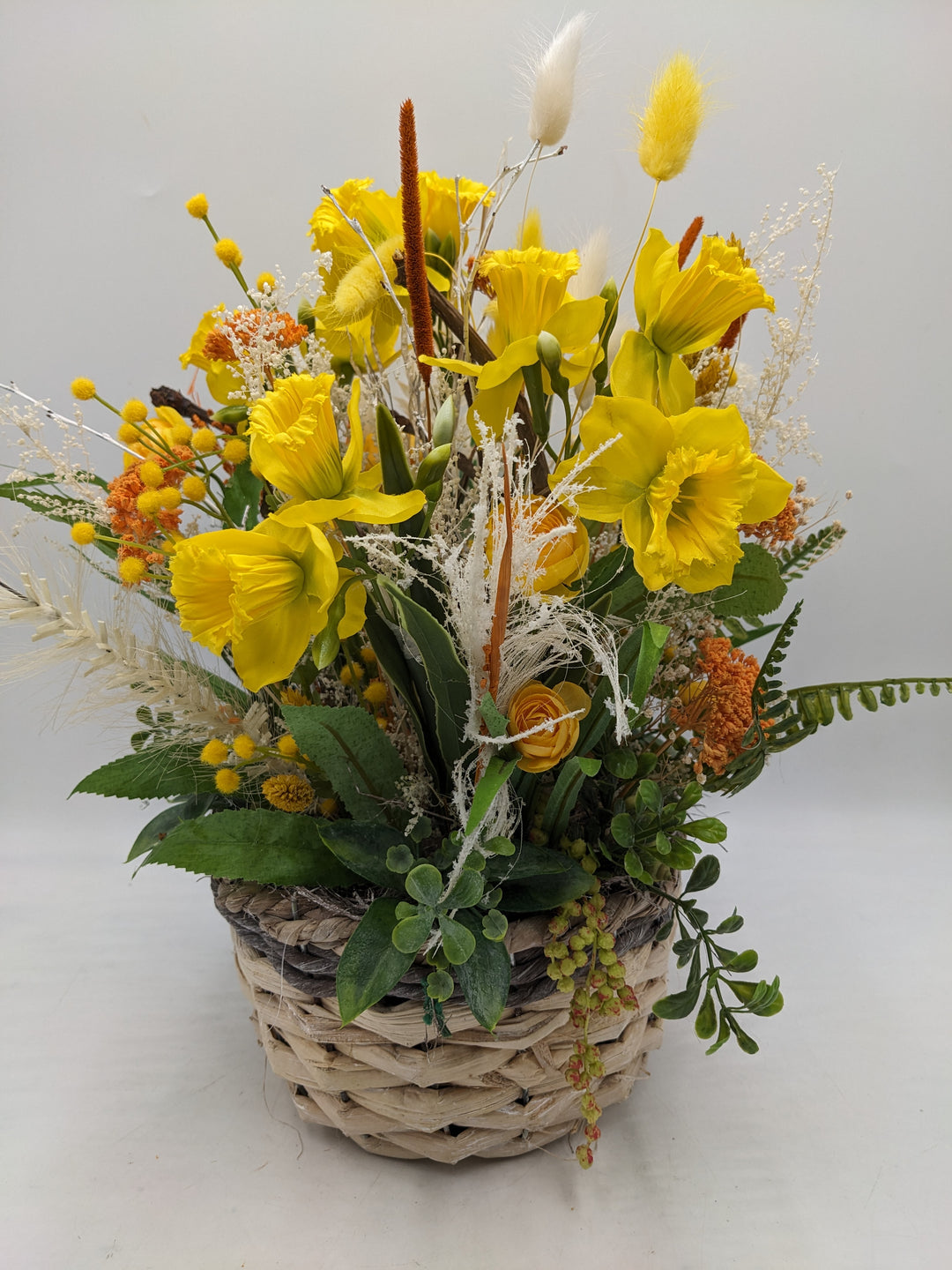 Frühlingsgesteck Narissen Gräser gelb