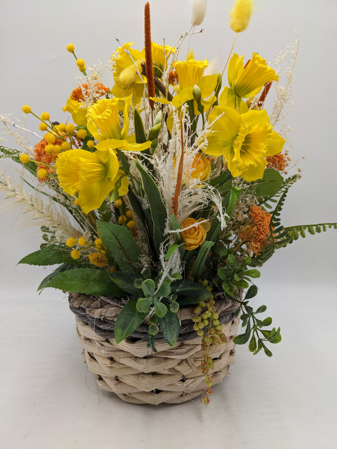 Frühlingsgesteck Narissen Gräser gelb