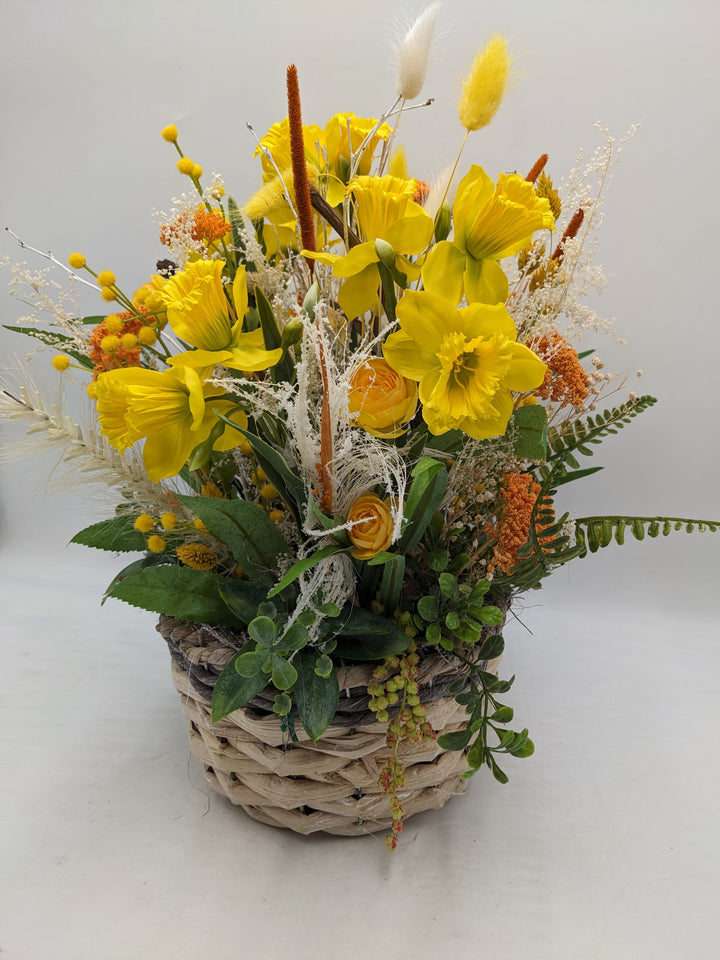 Frühlingsgesteck Narissen Gräser gelb