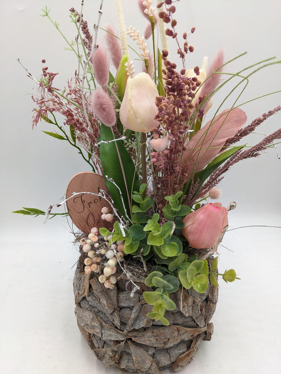Ostergesteck Frühlingsgesteck Tulpen Gräser Feder rosa