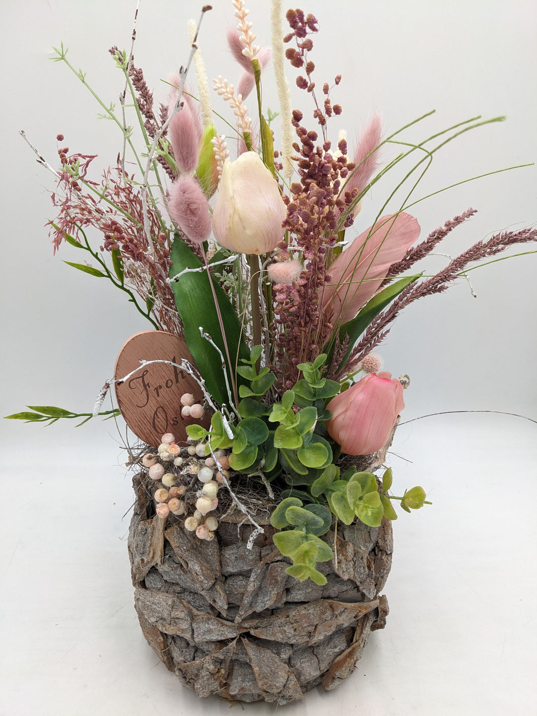 Ostergesteck Frühlingsgesteck Tulpen Gräser Feder rosa
