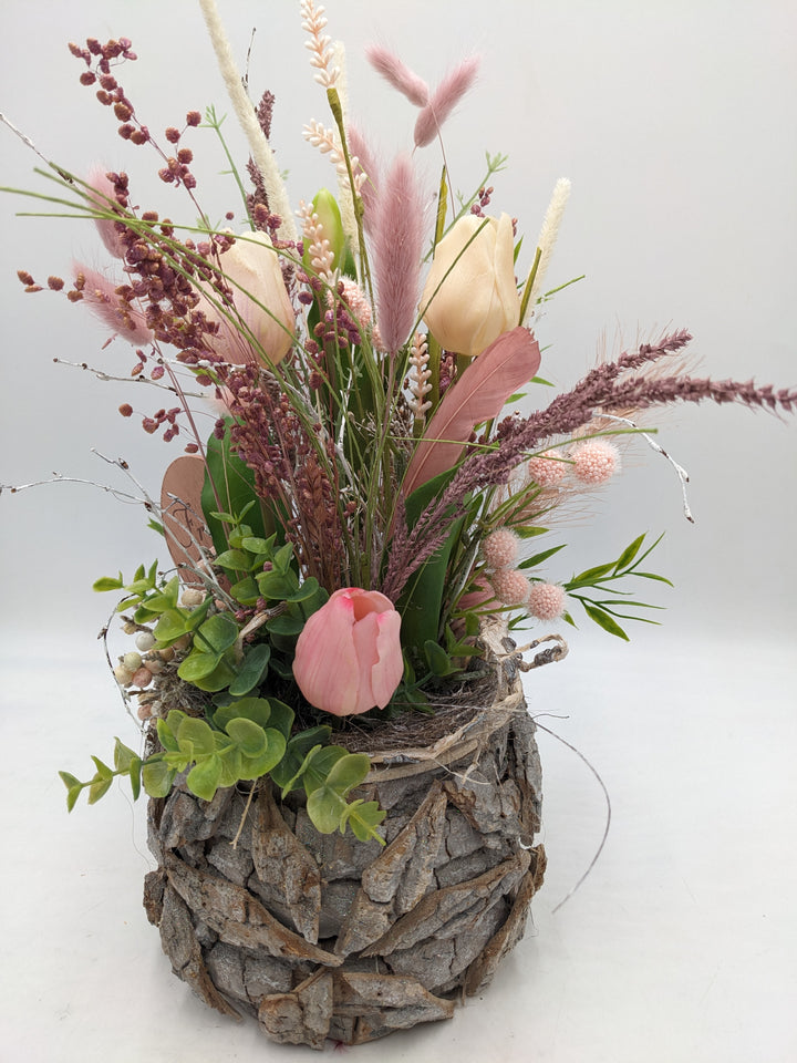 Ostergesteck Frühlingsgesteck Tulpen Gräser Feder rosa