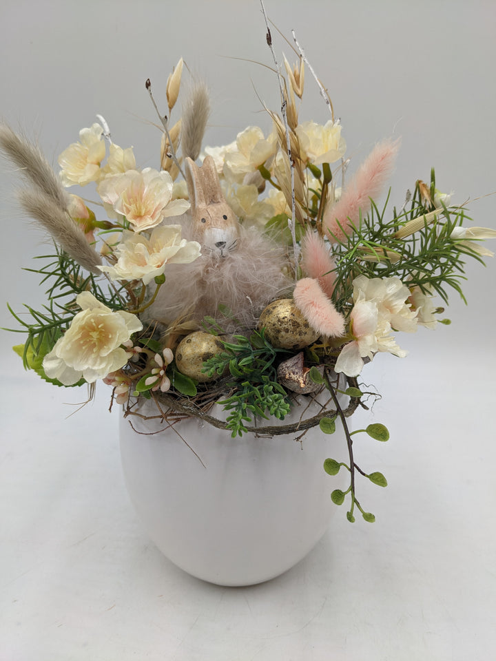 Ostergesteck Frühlingsgesteck Kirschblüte Gräser Hase apricote