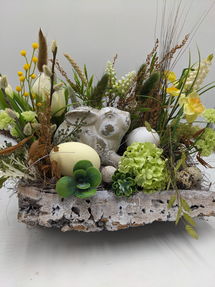 Ostergesteck Frühlingsgesteck Tulpen Hyazinthen gelb weiss