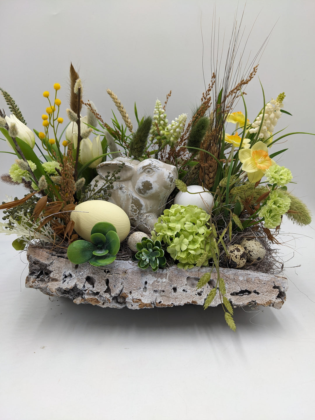 Ostergesteck Frühlingsgesteck Tulpen Hyazinthen gelb weiss