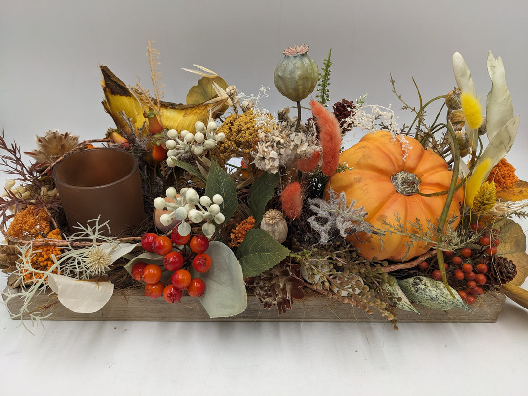 Herbstgesteck Kürbis Teelicht orange