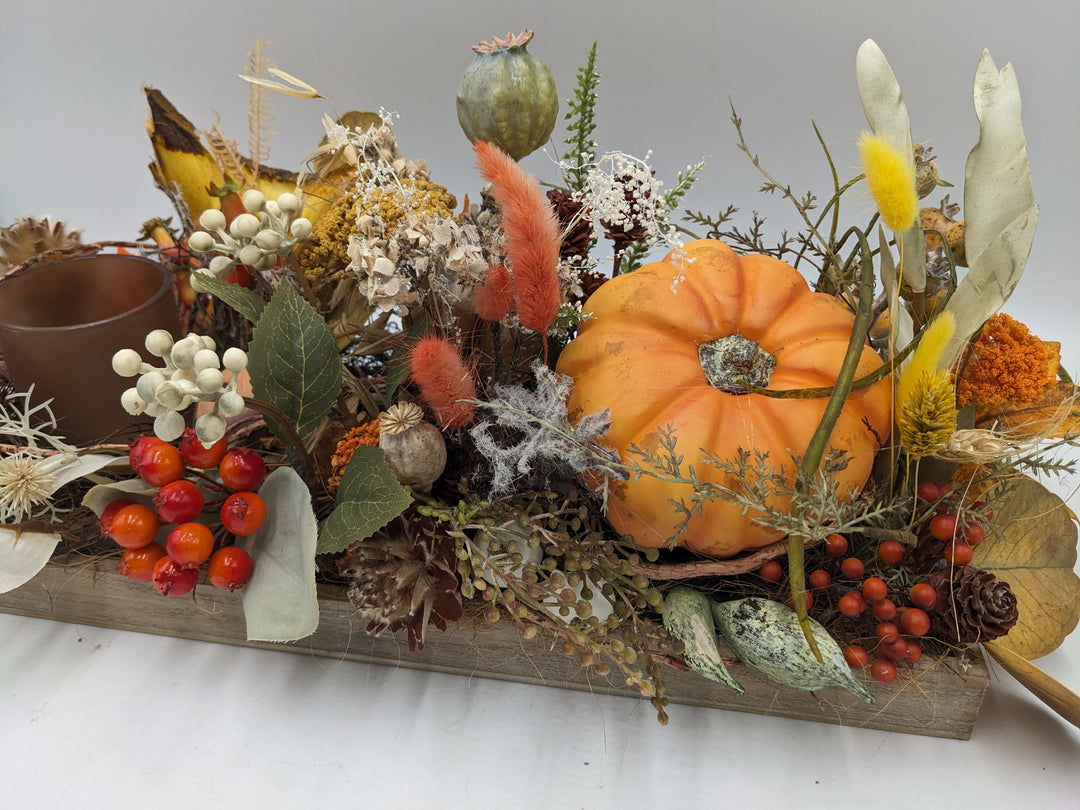 Herbstgesteck Kürbis Teelicht orange