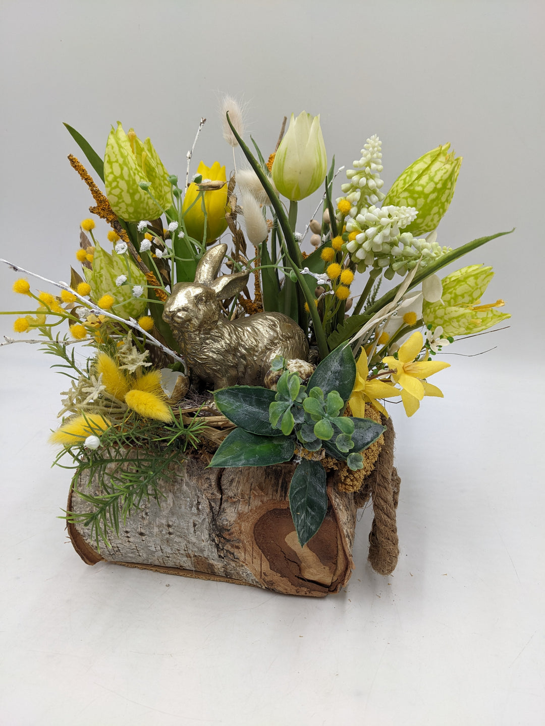 Ostergesteck Frühlingsgesteck Tulpen Hase gelb gold