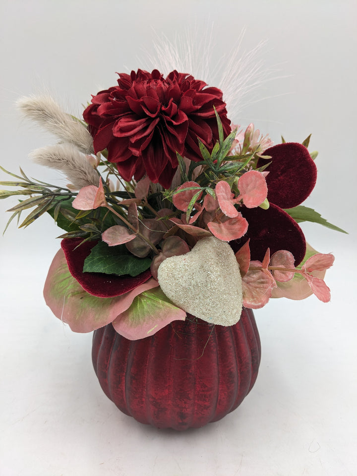 Frühlingsgesteck Valentinstag Herz Gräser rot