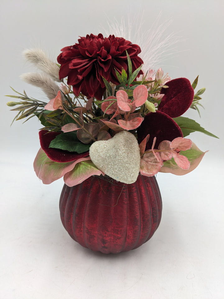 Frühlingsgesteck Valentinstag Herz Gräser rot
