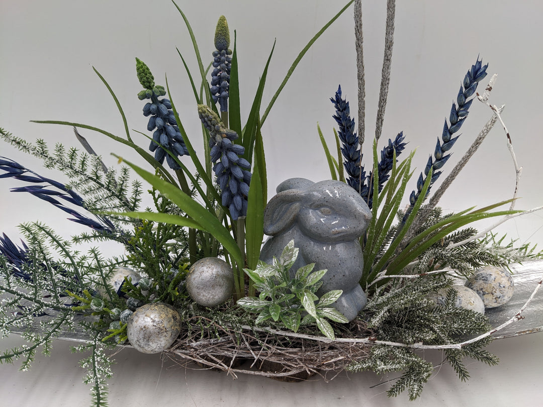 Ostergesteck Frühlingsgesteck Hyazinthen Gräser blau silber