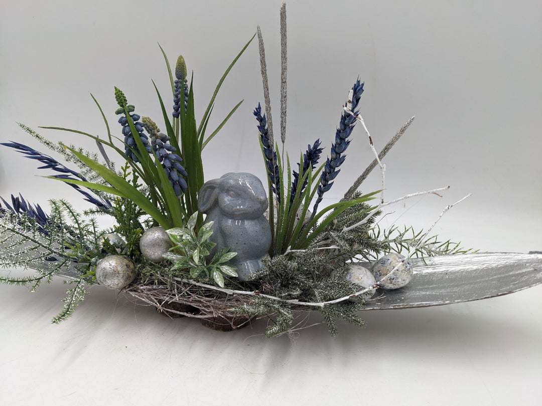 Ostergesteck Frühlingsgesteck Hyazinthen Gräser blau silber