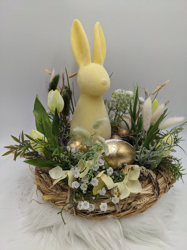 Ostergesteck Frühlingsgesteck Hase Gräser Tulpen gelb gold