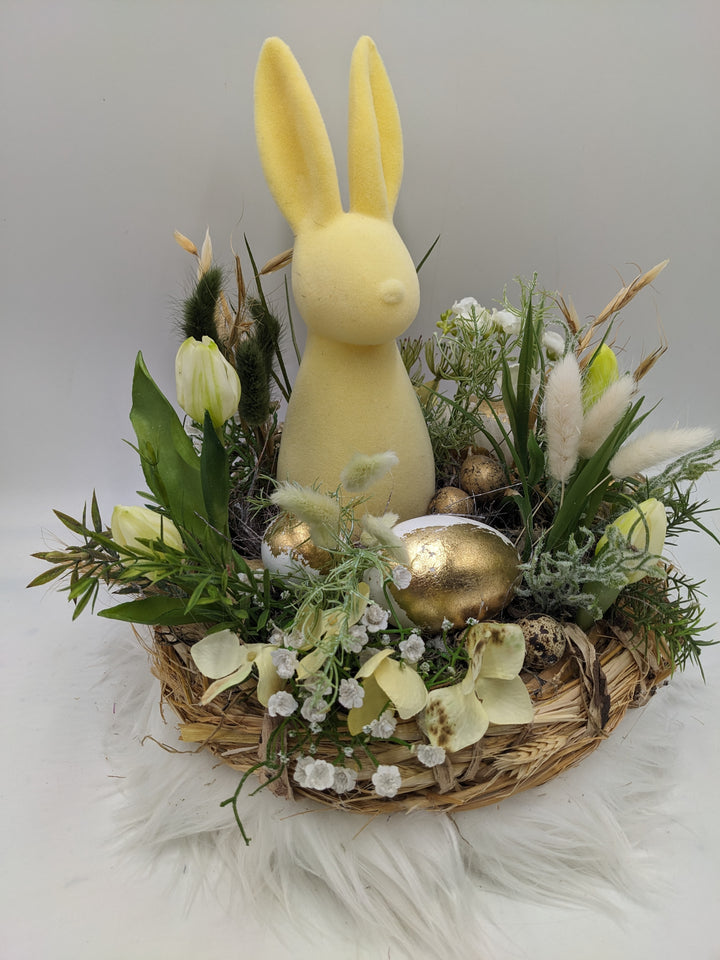 Ostergesteck Frühlingsgesteck Hase Gräser Tulpen gelb gold
