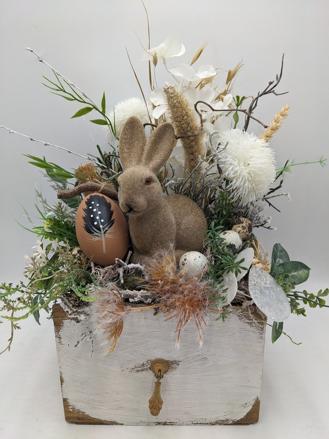 Ostergesteck Frühlingsgesteck Hase Gräser natur weiss