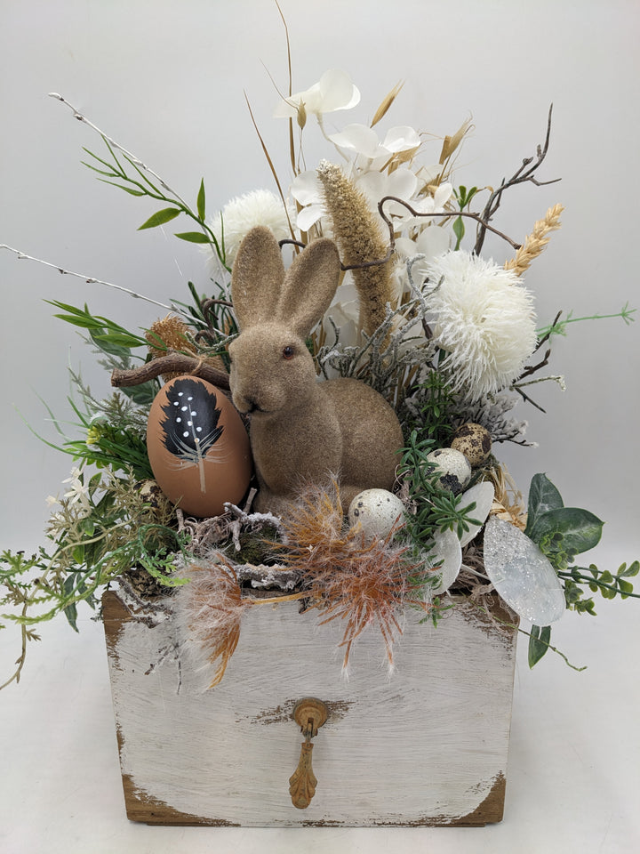 Ostergesteck Frühlingsgesteck Hase Gräser natur weiss
