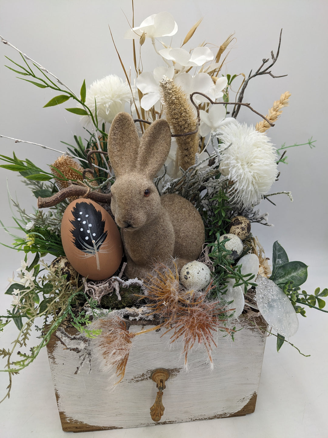 Ostergesteck Frühlingsgesteck Hase Gräser natur weiss