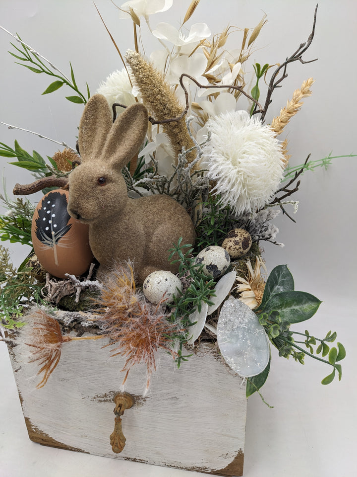 Ostergesteck Frühlingsgesteck Hase Gräser natur weiss