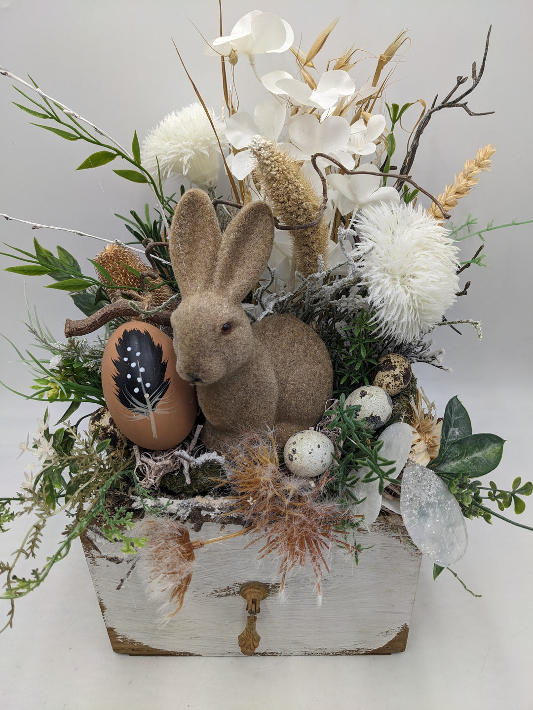 Ostergesteck Frühlingsgesteck Hase Gräser natur weiss